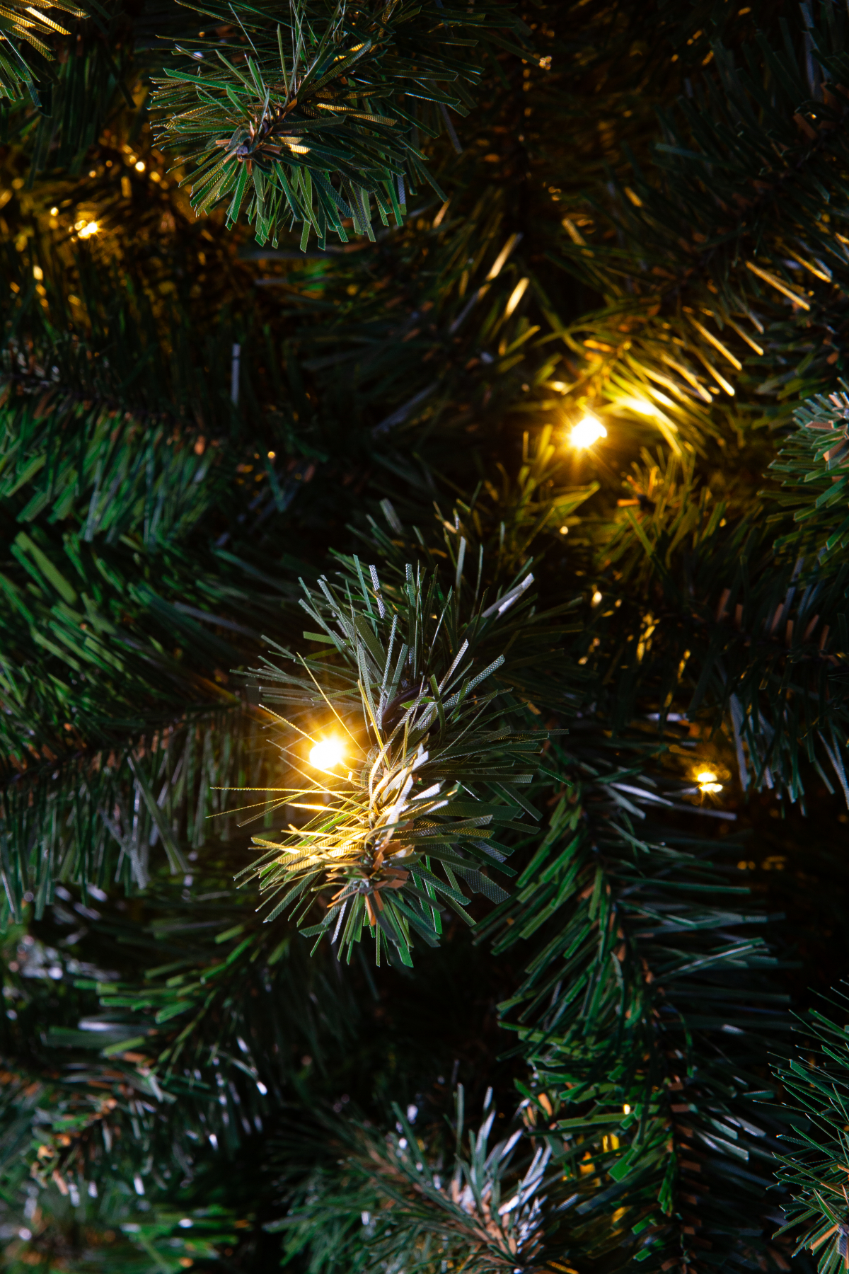 Crystal trees Ель искусственная Придворная с вплетенной гирляндой 120 см
