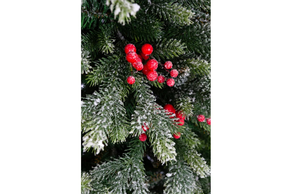 Crystal trees Ель искусственная Лаки заснеженная с ягодами 2.1 м