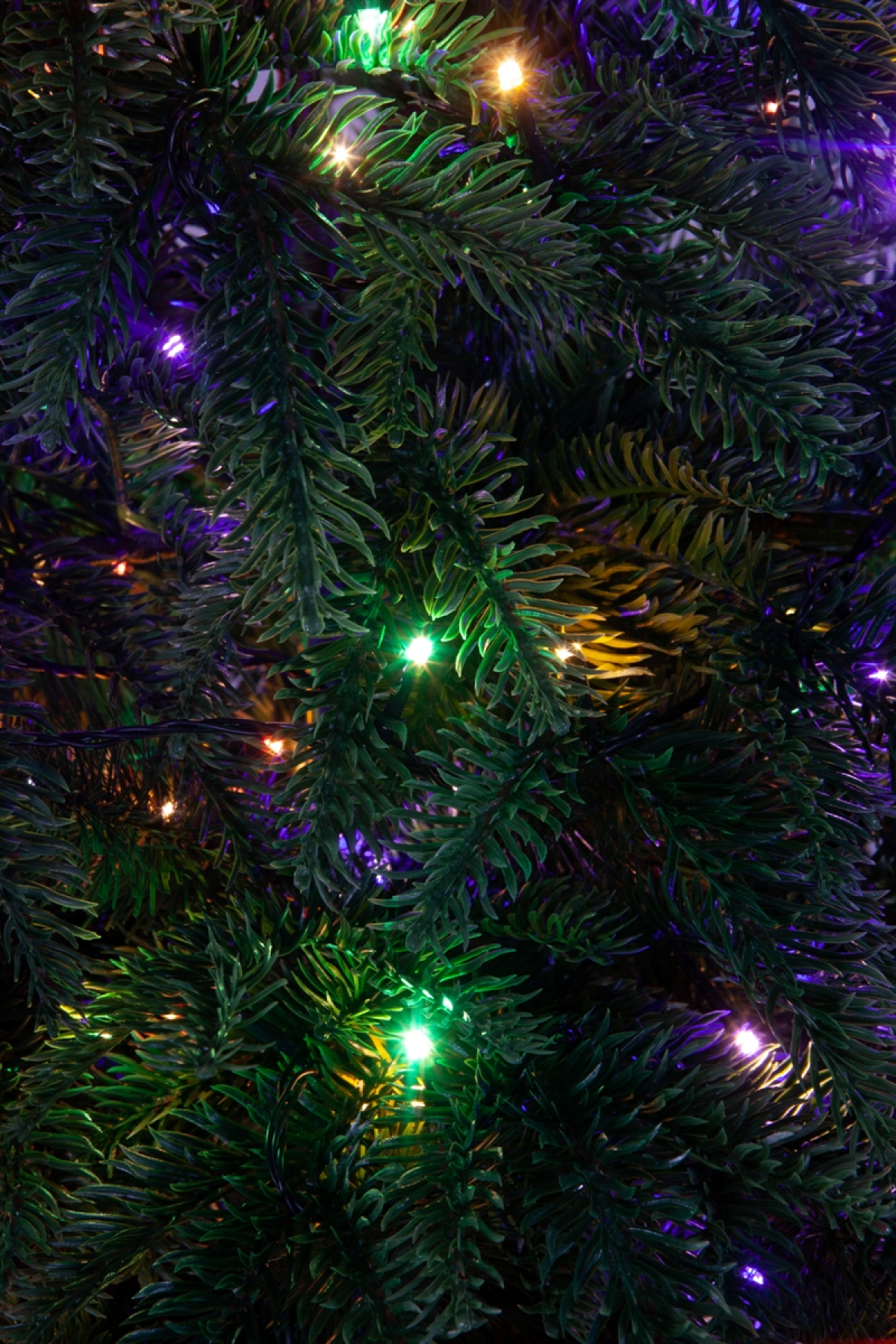 CRYSTAL TREES Ель искуственная Власта с вплетенной гирляндой зеленая 1.8 м