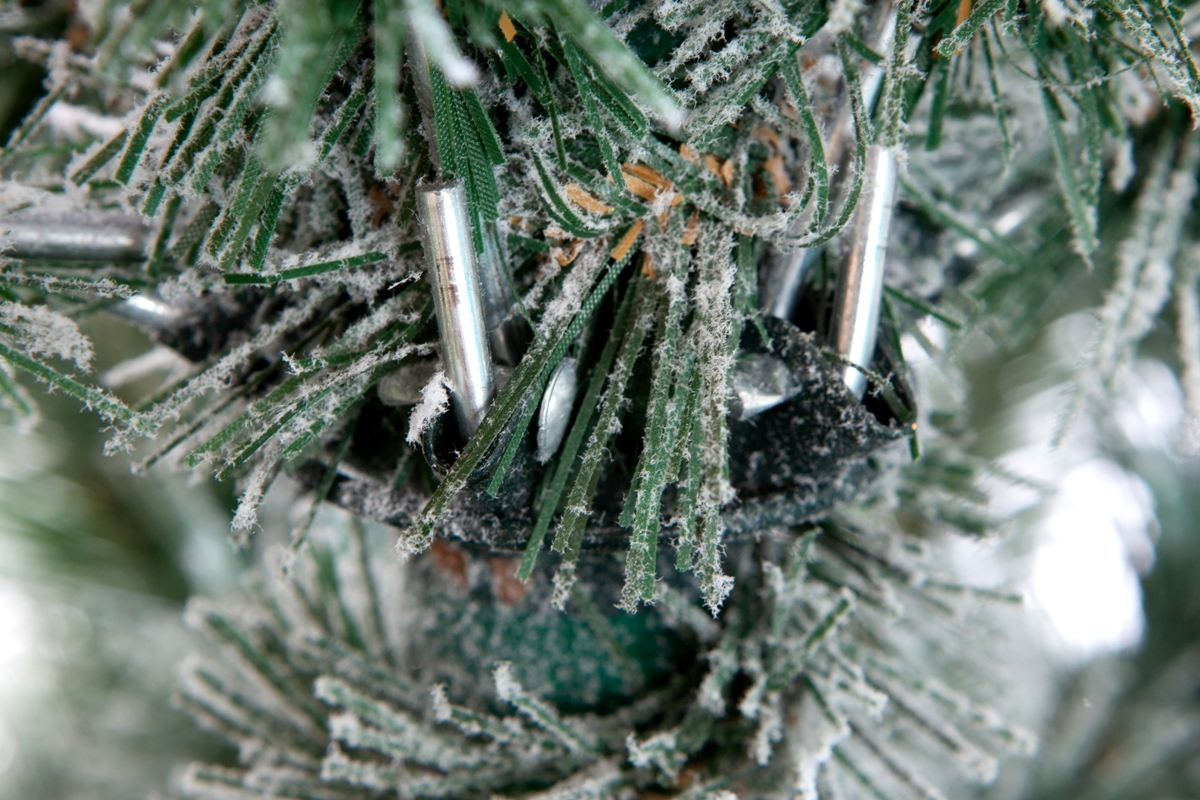 Crystal trees Ель искусственная Гарда заснеженная 2.4 м
