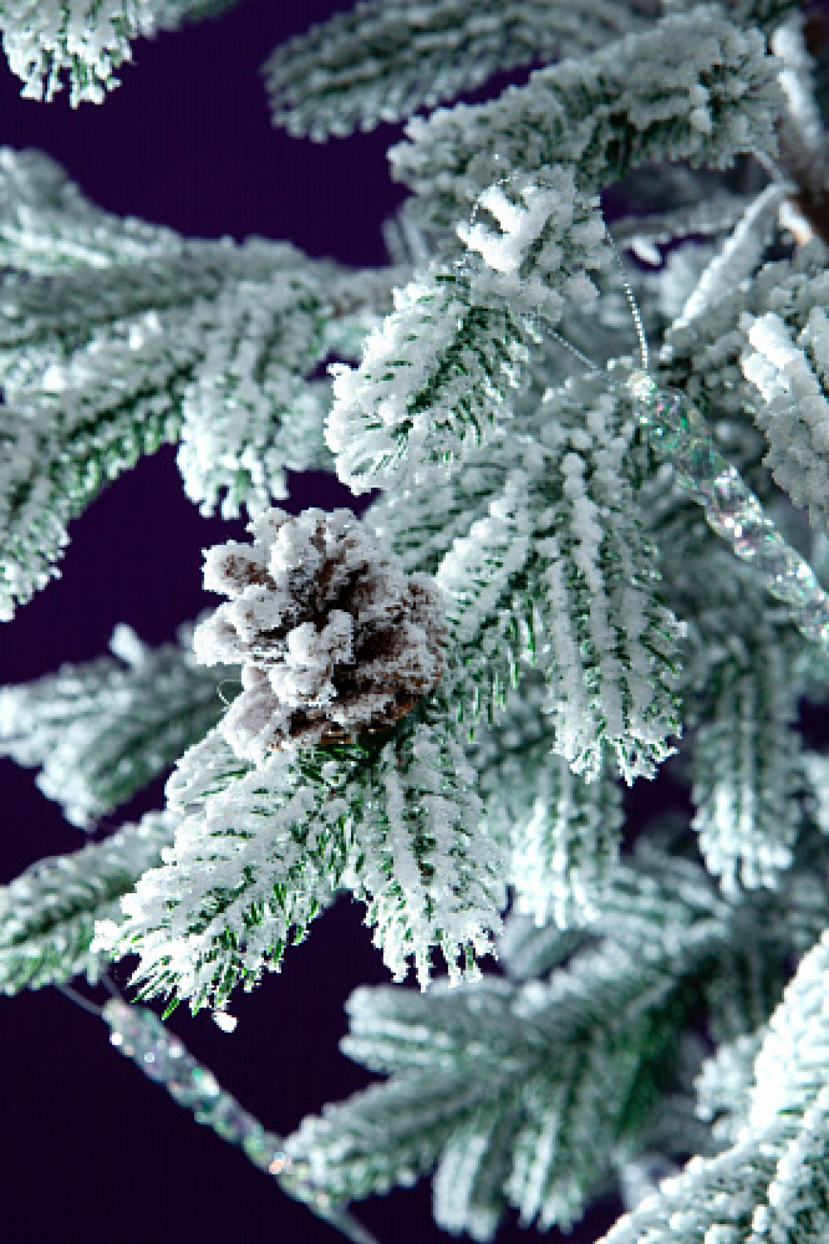 Crystal trees Ель искусственная БОРГО заснеженная с шишками 150 см
