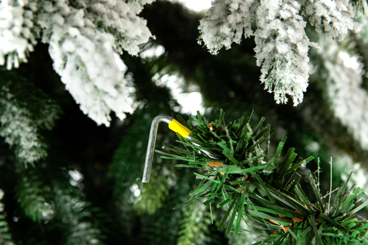 Crystal trees Ель искусственная ЭМИЛИ зеленая в снегу 180 см