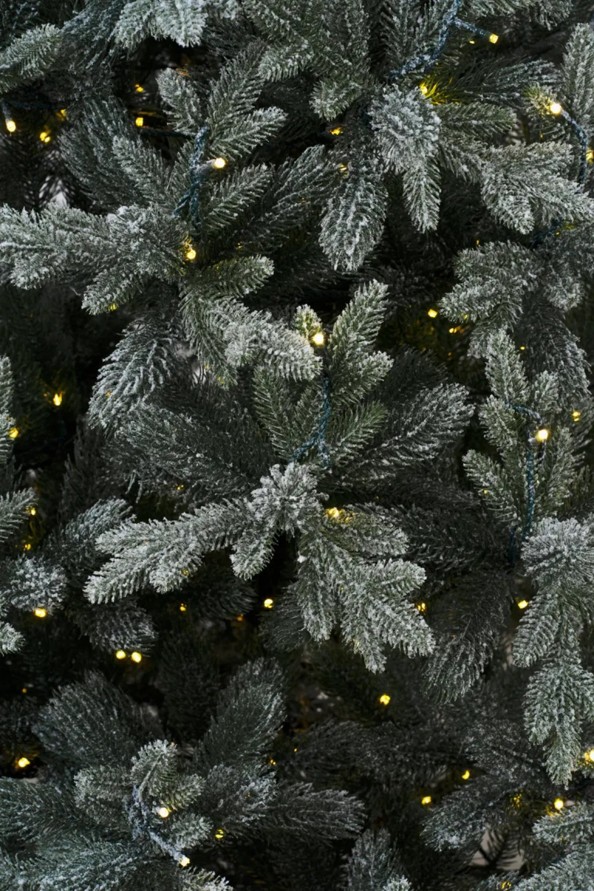 Ель искусственная Crystal trees МОНСЕРРАТ в снегу с вплетенной гирляндой 150 см