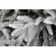 crystal-trees-el-iskusstvennaya-perseya-v-snegu-s-vpletennoj-girlyandoj-185-sm