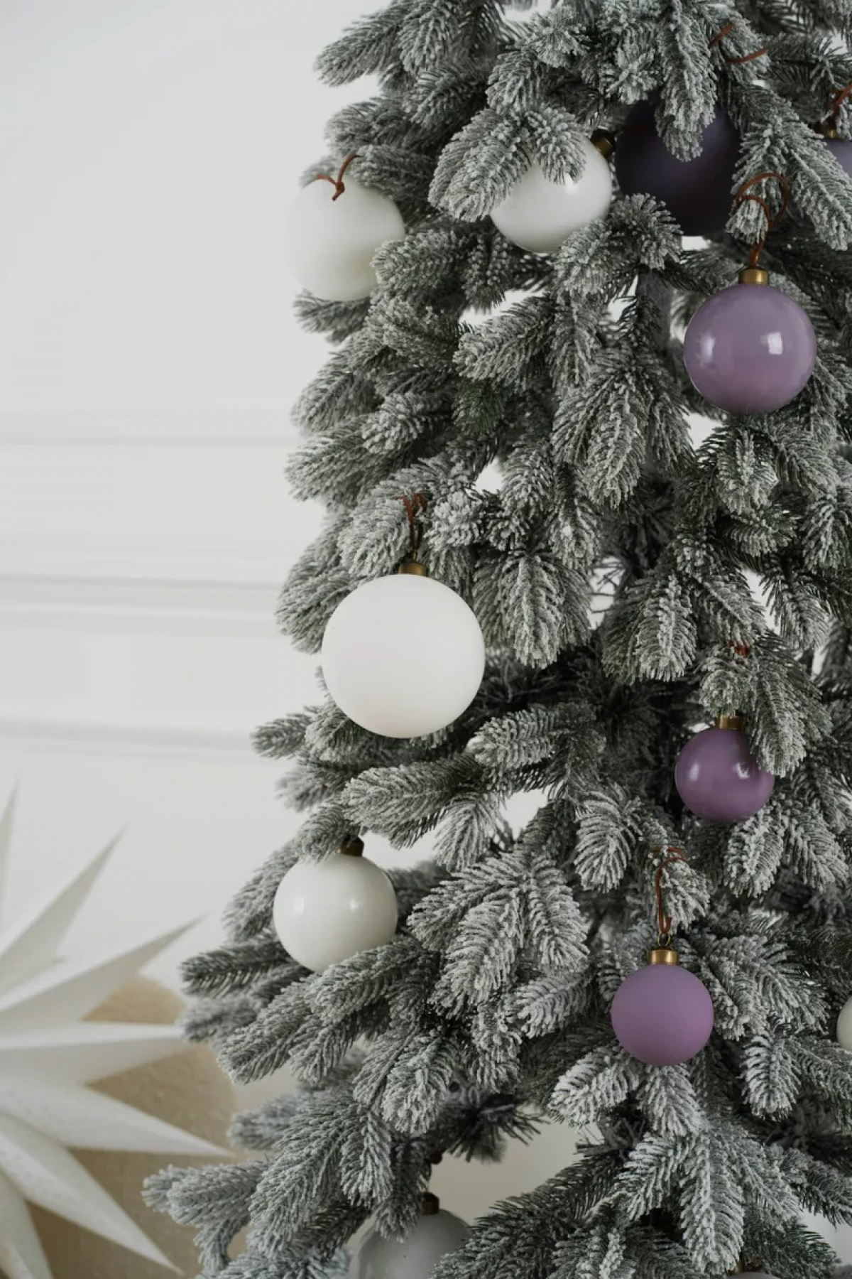 Ель искусственная Crystal trees АМЕЛЛИ в снегу 210 см